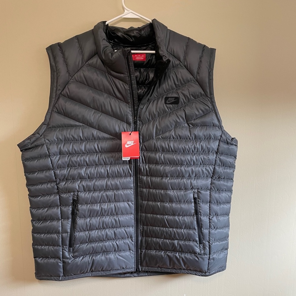 NWT Men’s Nike down filled vest 3xl